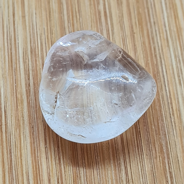 Alternative view of Gorski kristal - polirani oblutak M