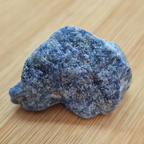 Alternative view of Sodalit - neobrađeni grumen