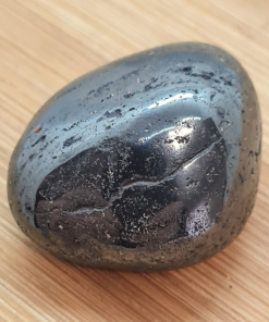 Alternative view of Hematit - polirani oblutak
