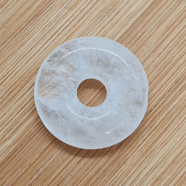 Gorski kristal oblika donut veličine 3cm prozirni