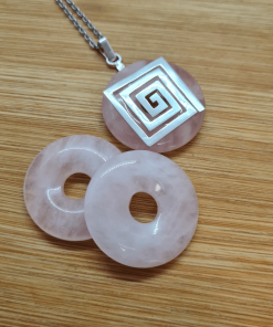 Ruzičasti kvarc oblika donut donut tri komada 3 cm sa srebrnim privjeskom