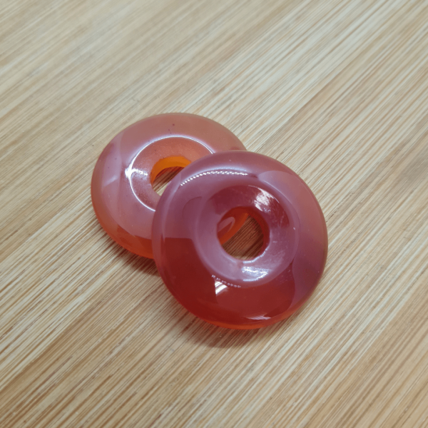 karneol oblika donut 3cm dva komada