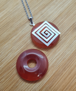karneol oblika donut 3cm dva komada sa srebrnim privjeskom