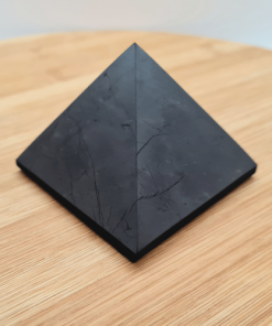 Šungit - piramida 7x7 cm polirana