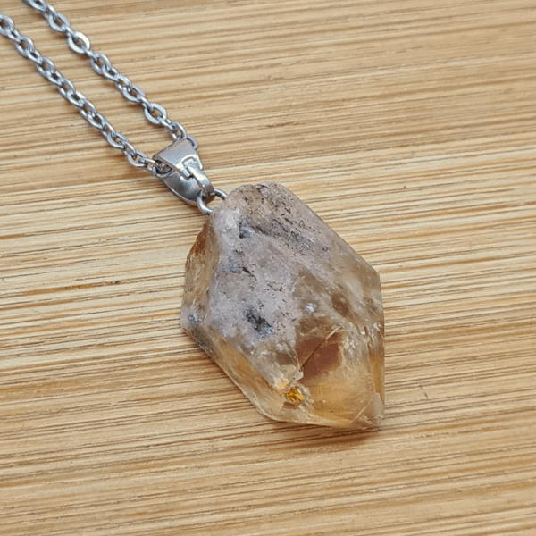 citrin privjesak detalj