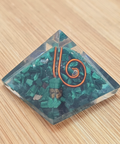 Orgonit piramida - Malahit 3 cm detalj
