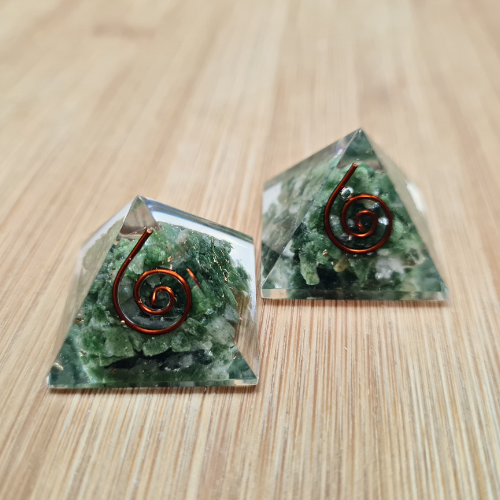 Orgonit piramida - Aventurin 2,8 x 2,8 cm