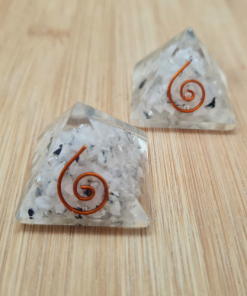 Orgonit piramida - Mjesečev kamen 3 x 3 cm