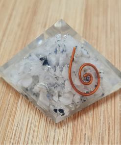 Alternative view of Orgonit piramida - Mjesečev kamen 3 x 3 cm