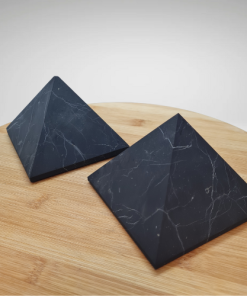 Šungit – piramida 10 x 10 cm