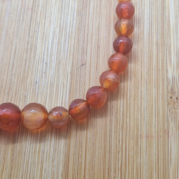 Karneol - ogrlica fasetirane kuglice 6 - 14 mm
