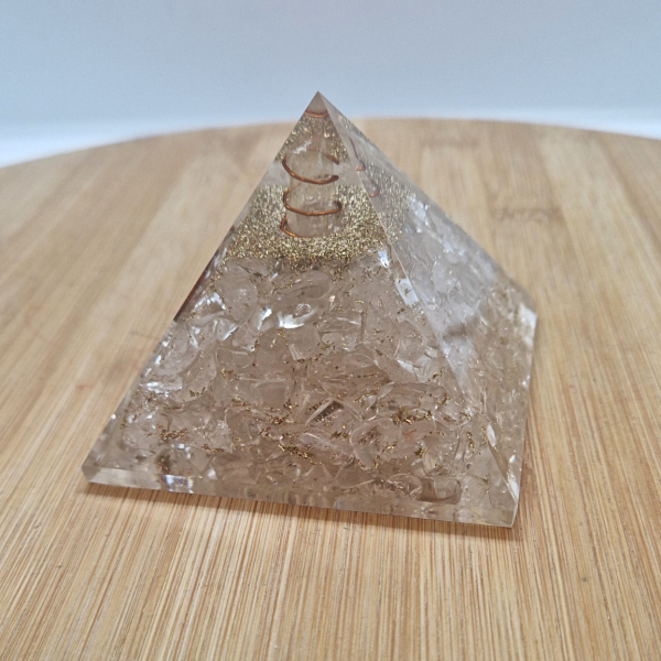 Orgonit piramida – Gorski kristal