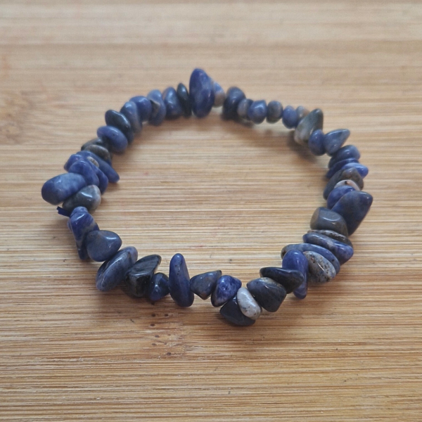 Sodalit - narukvica "chips"
