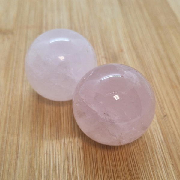Ružičasti kvarc - kugla 3,7 cm