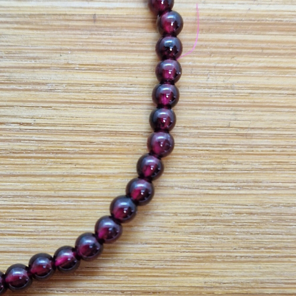Granat - narukvica kuglice 4 mm