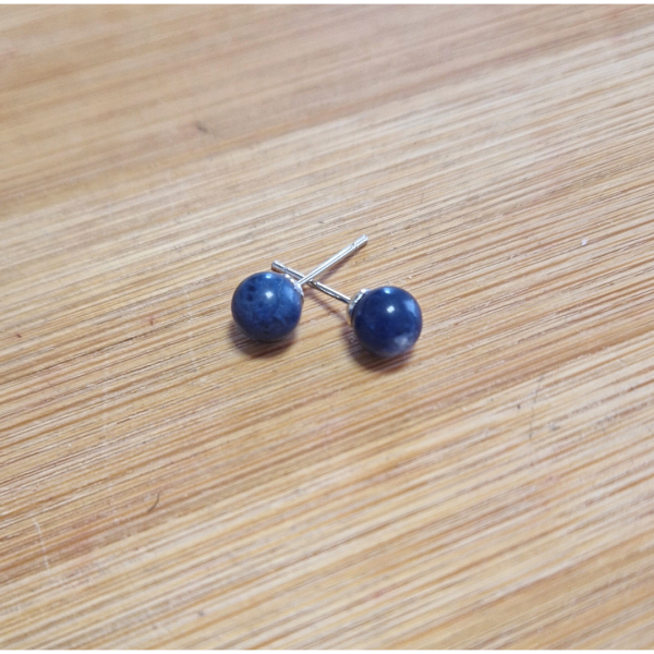 Sodalit - naušnice 6 mm