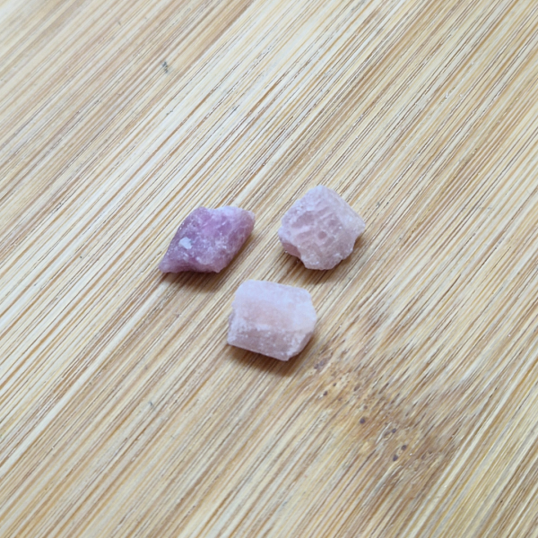 Rubelit (crveni turmalin) – neobrađeni XS