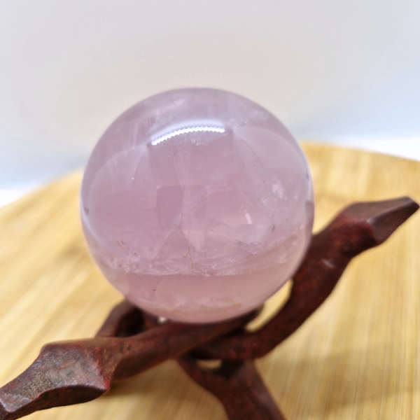 Ružičasti kvarc – kugla 5,4 cm