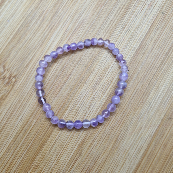 Ametist – narukvica 6 mm - svijetla