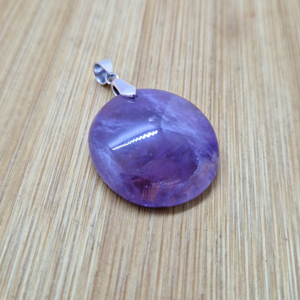 Ametist – privjesak kabušon okrugli