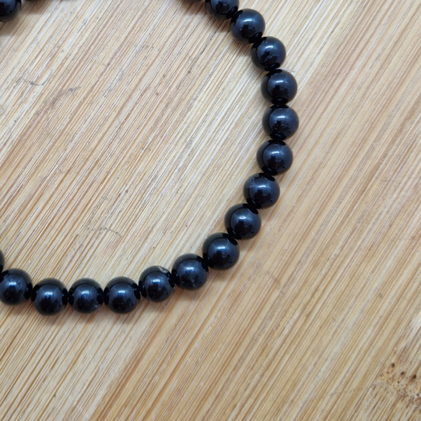 Crni turmalin – narukvica kuglice 6 mm
