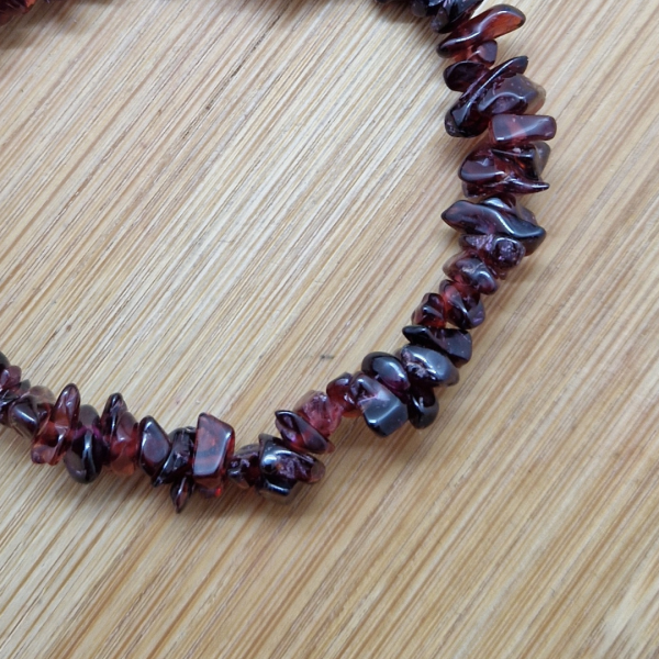 Granat – narukvica chips