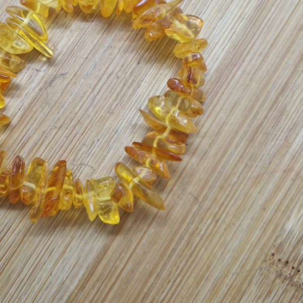 Jantar svijetli – narukvica “chips”