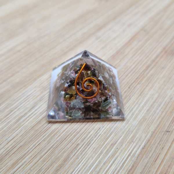 Orgonit piramida – Turmalin 