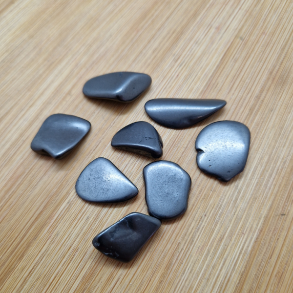 Šungit – polirani oblutak M