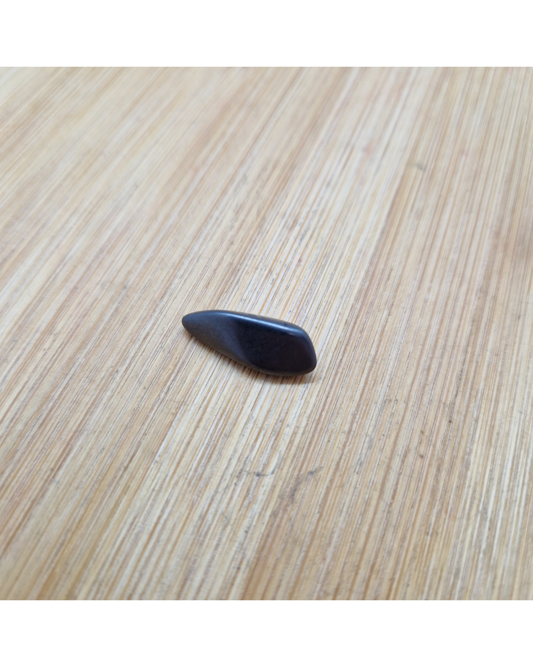 Šungit – polirani oblutak S