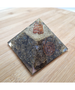 Orgonit piramida – Labradorit 7 x 7 cm