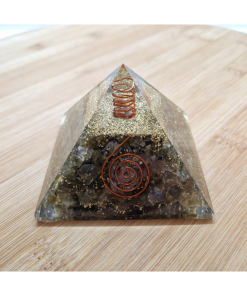 Orgonit piramida – Labradorit 7 x 7 cm