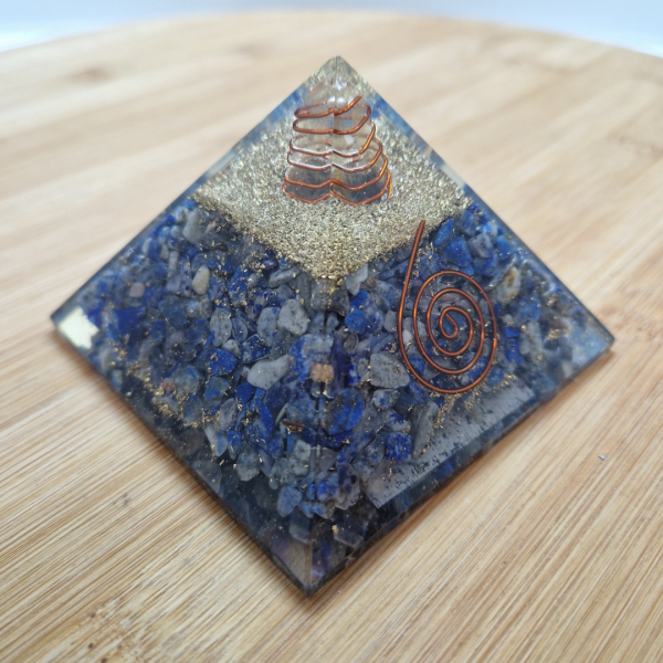 Orgonit piramida – Lapis lazuli 7 x 7 cm