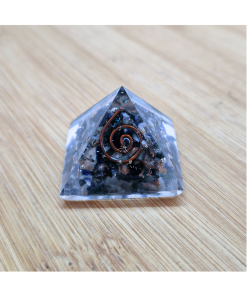 Orgonit piramida - Disten 3 cm