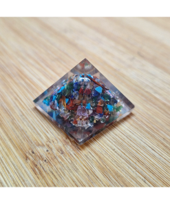 Orgonit piramida – Mix 3 cm